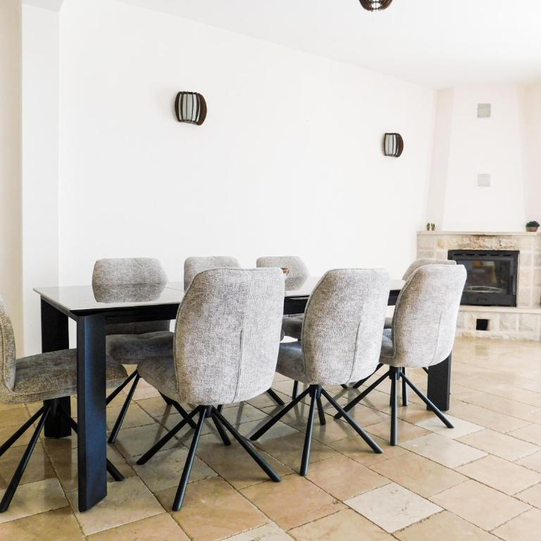Casa Oliva Villas with Private Heated Pools and Guest Apartments-No Pool Access - Three-Bedroom Villa - 12