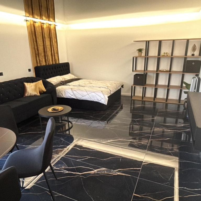 Optimus Apartment - One-Bedroom Apartment - 5
