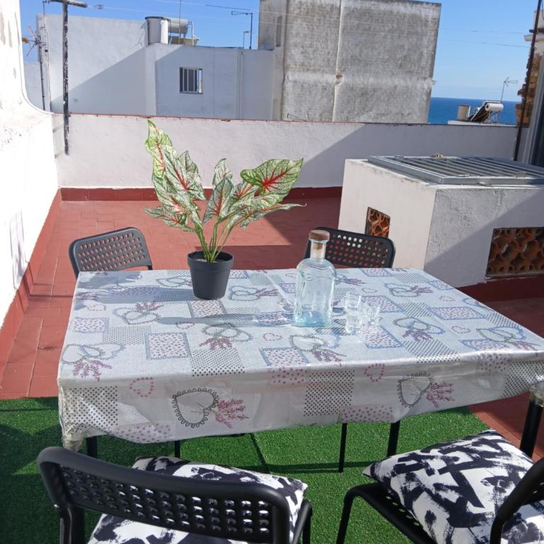 Alojamiento Gardenia 200m de la playa, Aire Acondicionado WiFi y WiFi solo familias y parejas - Casa de 2 dormitorios - 1