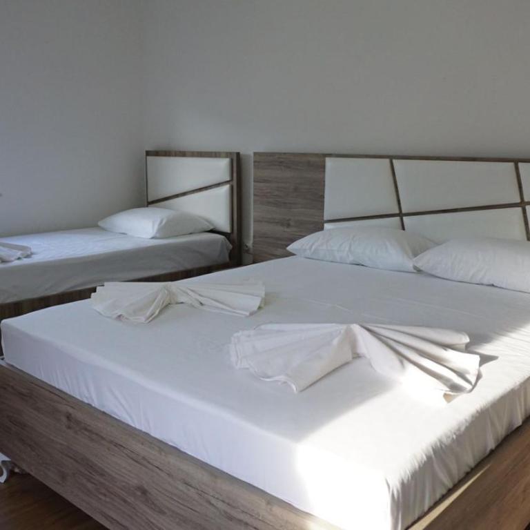 Guesthouse Sinani - Standard Triple Studio - 2