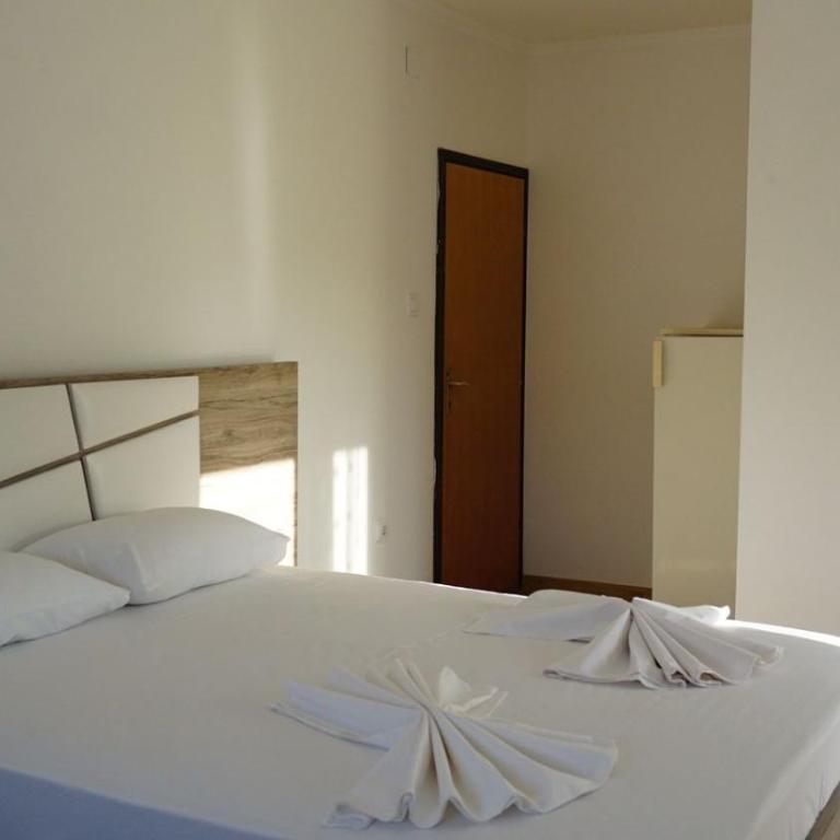 Guesthouse Sinani - Standard Triple Studio - 3