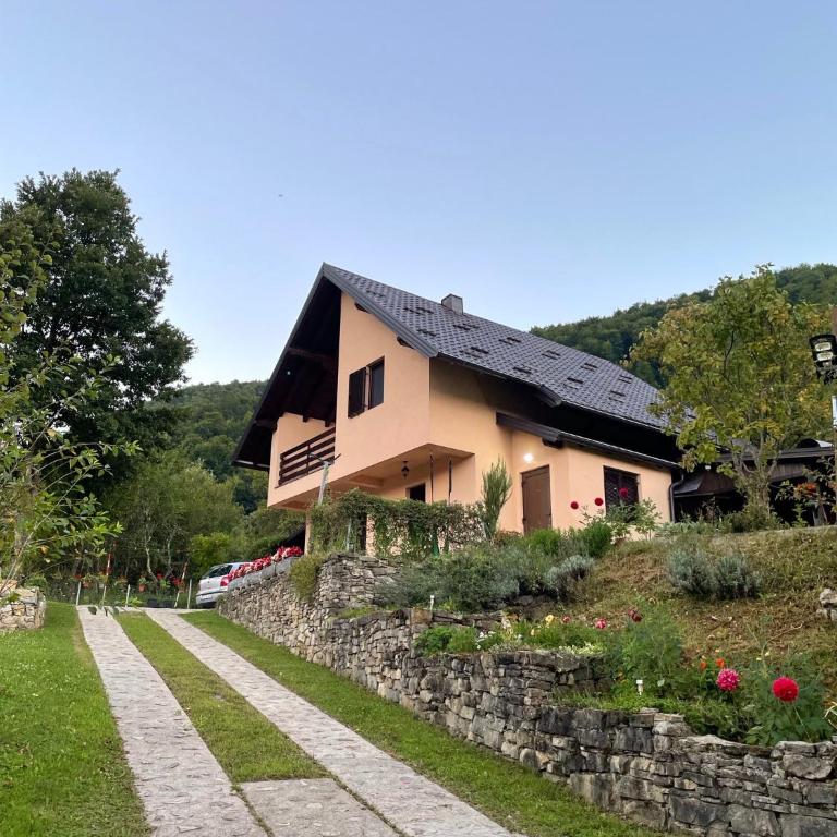 Holiday Home Ajaz Bihac - Four-Bedroom House - 17