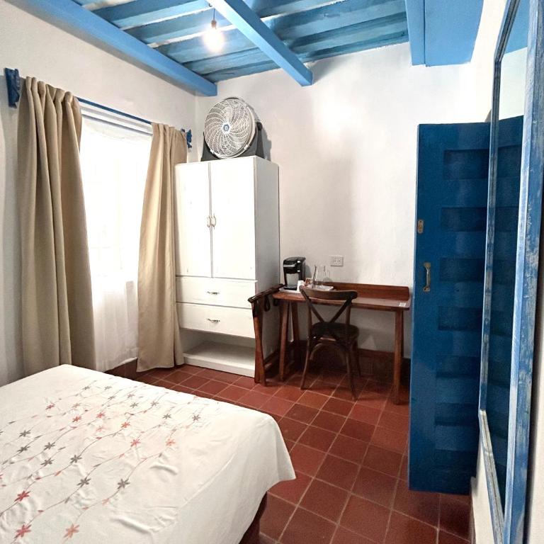 Alonso53 - Twin Room with Private External Bathroom - 4