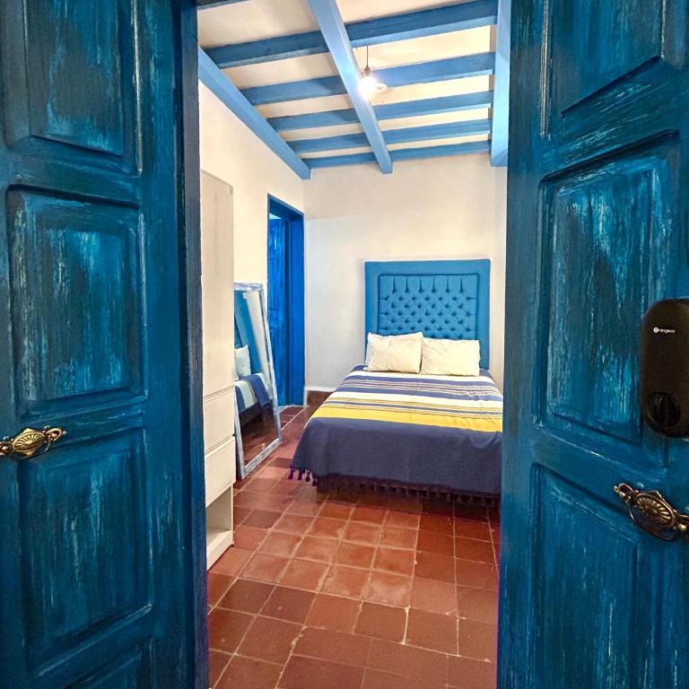 Alonso53 - Twin Room with Private External Bathroom - 2