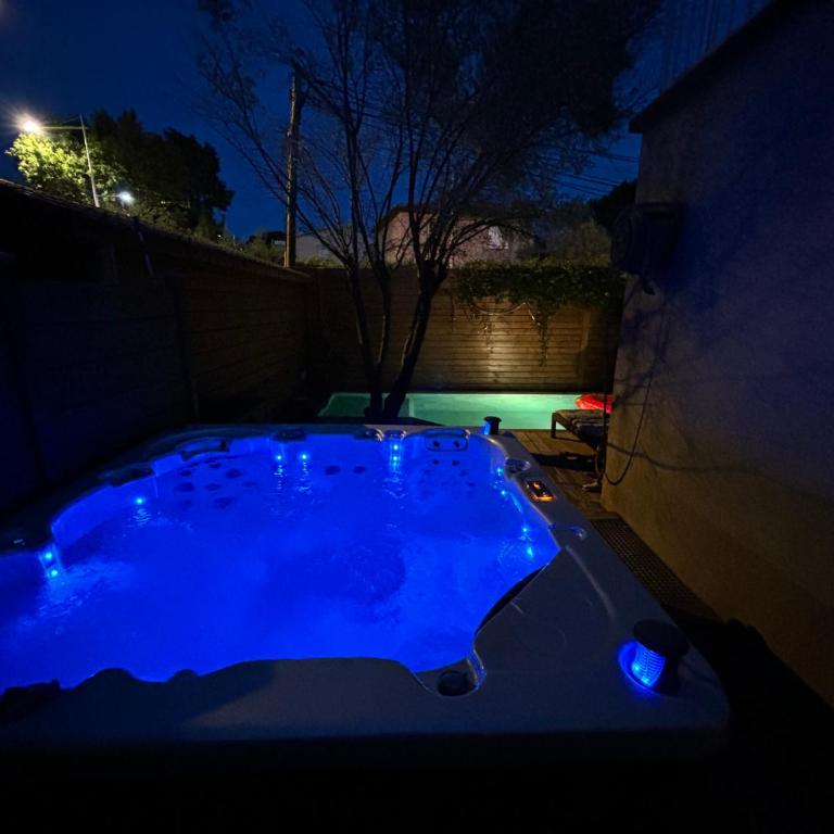 Maison avec Piscine et Jacuzzi Proche des plages - Villa 3 Chambres - 12