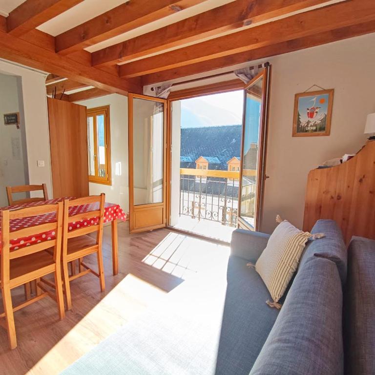 La Tanière, T2 duplex, centre Luchon, 4 personnes, wifi, 3ème étage - One-Bedroom Apartment - 1