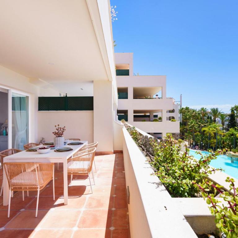 Stunning Renovated 2-bedroom in Golden Mile - Two-Bedroom Apartment - 11