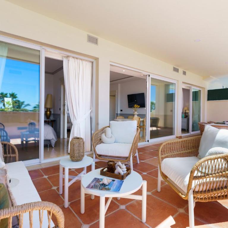 Stunning Renovated 2-bedroom in Golden Mile - Two-Bedroom Apartment - 19