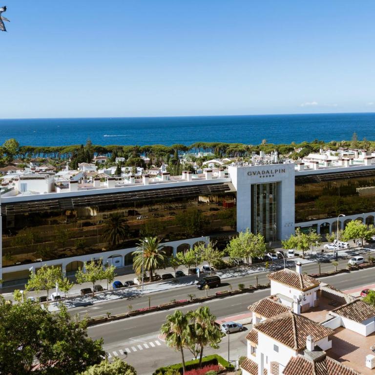 Stunning Renovated 2-bedroom in Golden Mile - Two-Bedroom Apartment - 24