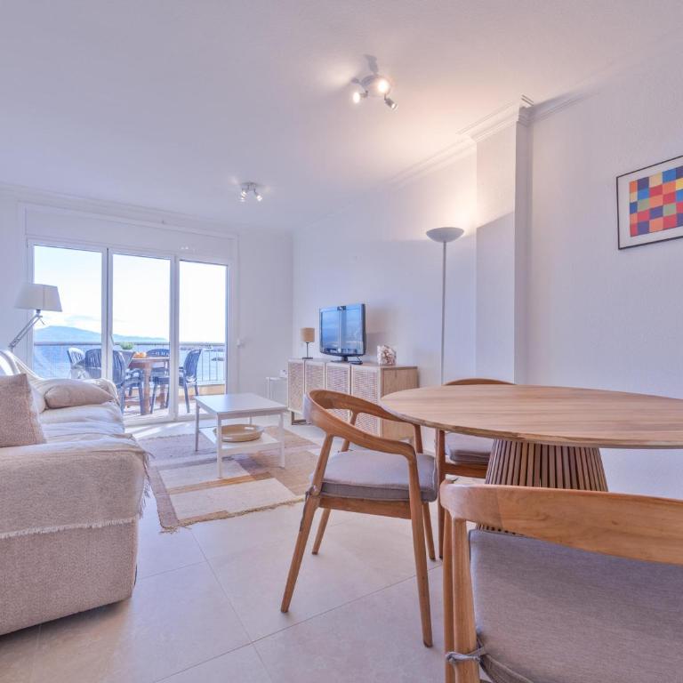 Apartamento renovado con terraza vistas al mar en L'Escala - ES-325-24 - Apartment - 5