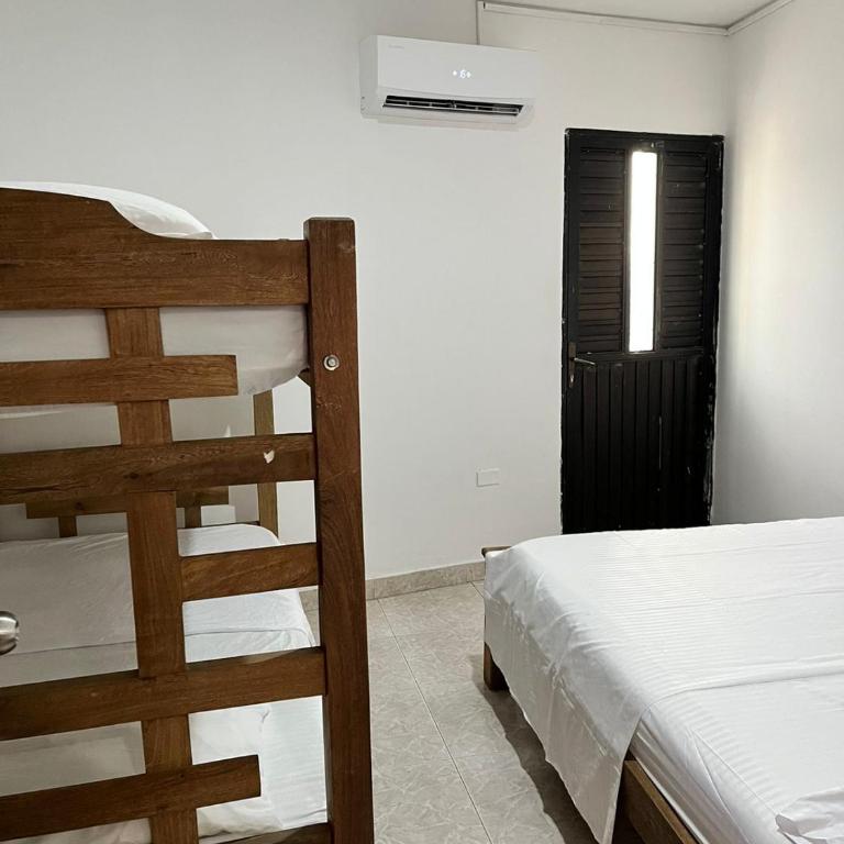 Hospedaje Las Palmas apto 203 - Two-Bedroom Apartment - 9