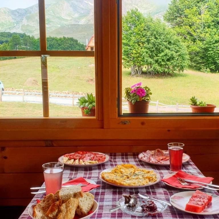 Maple bungalows - Dvokrevetna Soba sa Bračnim Krevetom i Pogledom na Planinu - 4