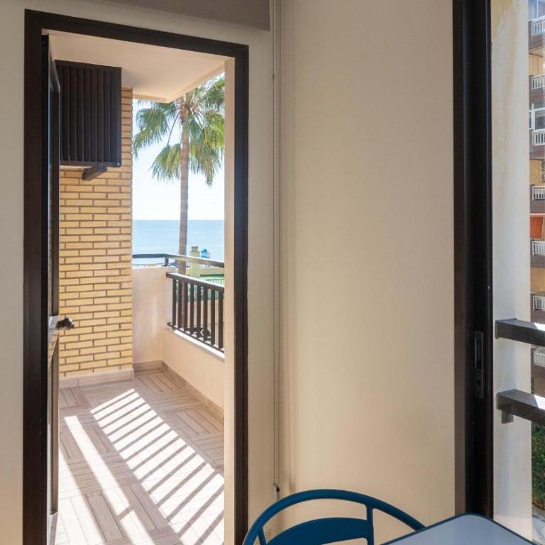 Apartamento 1ª Linea de Playa en Fuengirola - One-Bedroom Apartment - 8