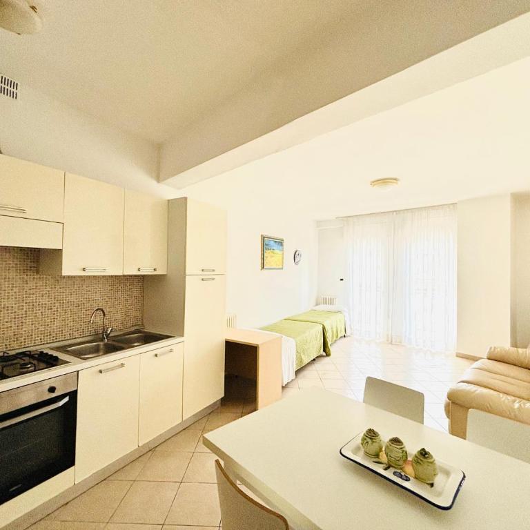 Sunny Home - Piazza Mazzini - Immobil Relax - Appartamento con 1 Camera da Letto - 1
