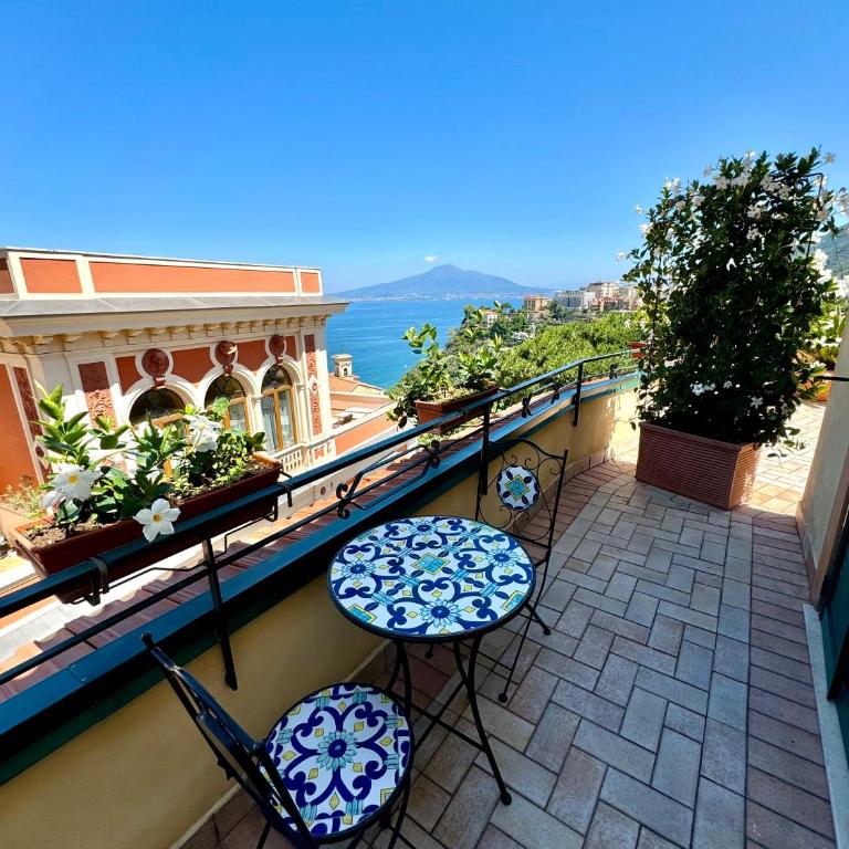 Vesuvio View - Camera Matrimoniale Deluxe con Balcone e Vista Mare - 18