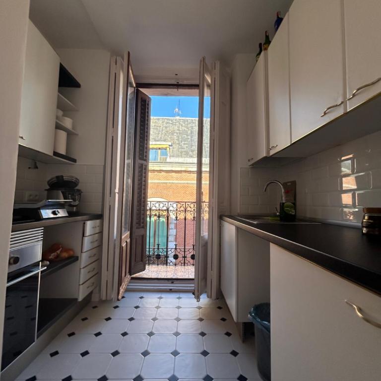 Room in Plaza Mayor - Quadruple Room with Shared Bathroom - 9