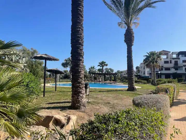APARTAMENTO BAJO TERRAZA URBANIZACION ACCESO DiRECTO PLAYA - Apartamento de 2 dormitorios - 31