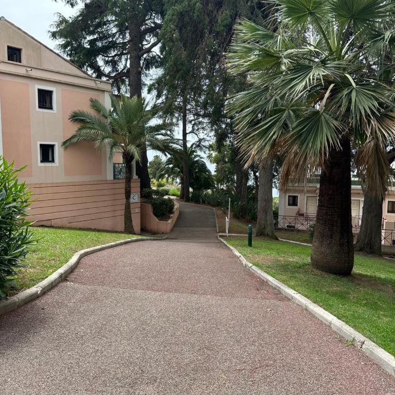 Villa Francia Résidence piscine tennis à 500m des plages de Cannes - Appartement 1 Chambre - 16
