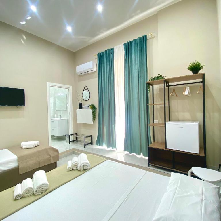 Royal Dream - Camera Tripla con Bagno Privato - 1