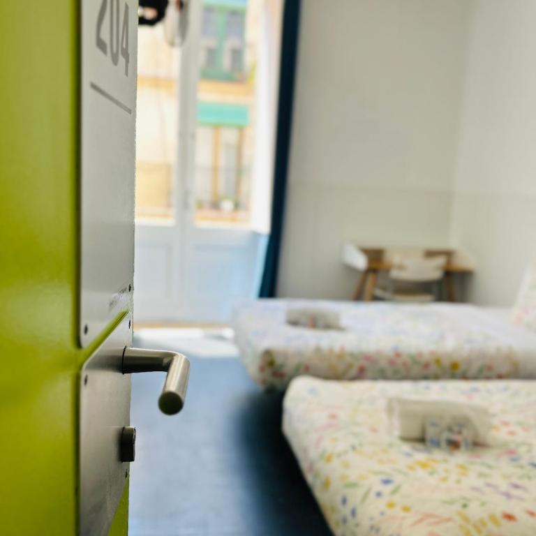 Central and Basic Universitat for YOUNG HOSTEL - Twin Room with Balcony - 4