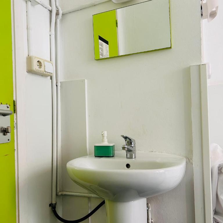 Central and Basic Universitat for YOUNG HOSTEL - Single Room - 3