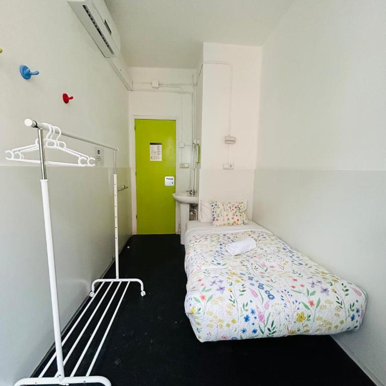 Central and Basic Universitat for YOUNG HOSTEL - Single Room - 2