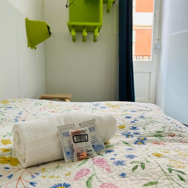 Central and Basic Universitat for YOUNG HOSTEL - Single Room with Balcony - 7