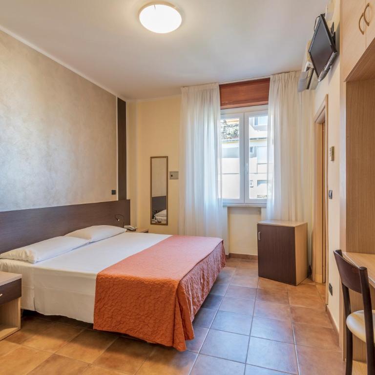 Hotel Gabrini - Camera Standard Matrimoniale/Doppia con Letti Singoli - 5