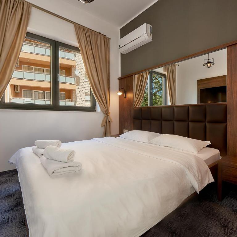 BigMontenegro Dreams - Two-Bedroom Apartment with Pool View - 4
