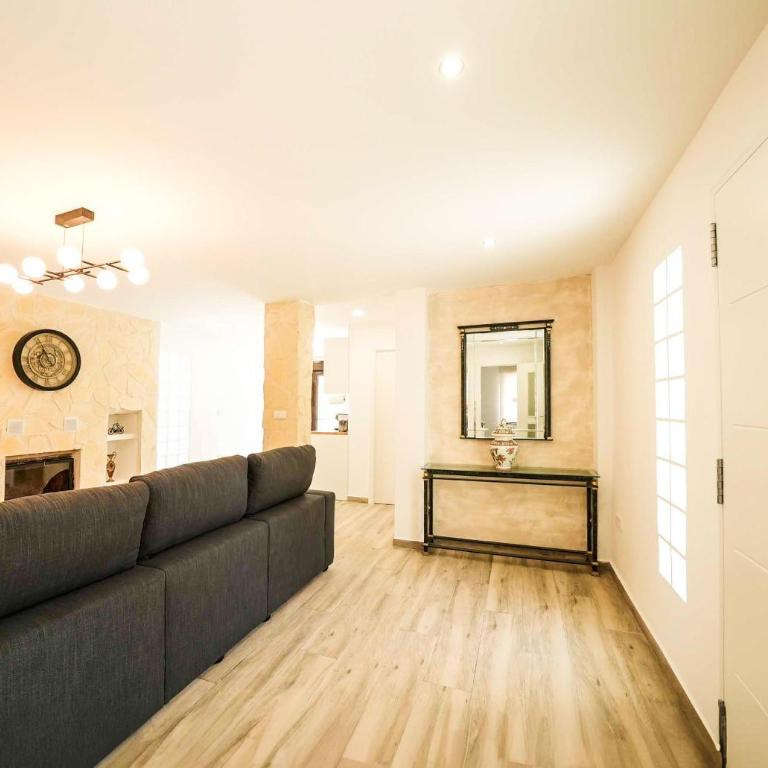 Casa LOMA con terreno privado y parking compartido - a 800m de Playa Poniente - Casa de 2 dormitorios - 26