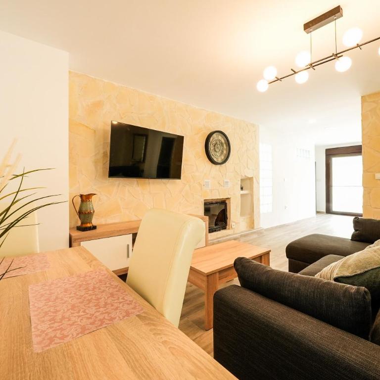 Casa LOMA con terreno privado y parking compartido - a 800m de Playa Poniente - Casa de 2 dormitorios - 18