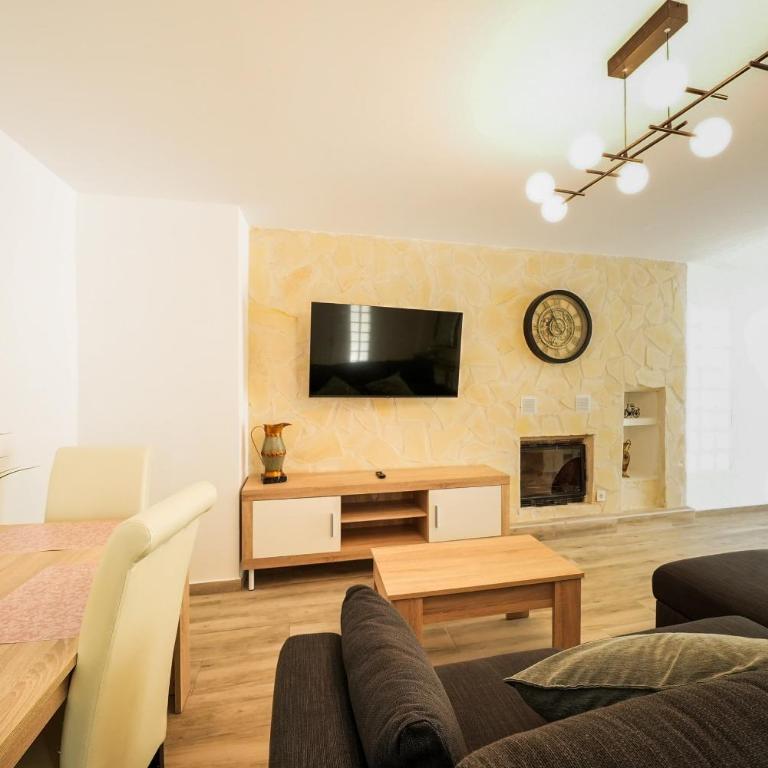 Casa LOMA con terreno privado y parking compartido - a 800m de Playa Poniente - Casa de 2 dormitorios - 15