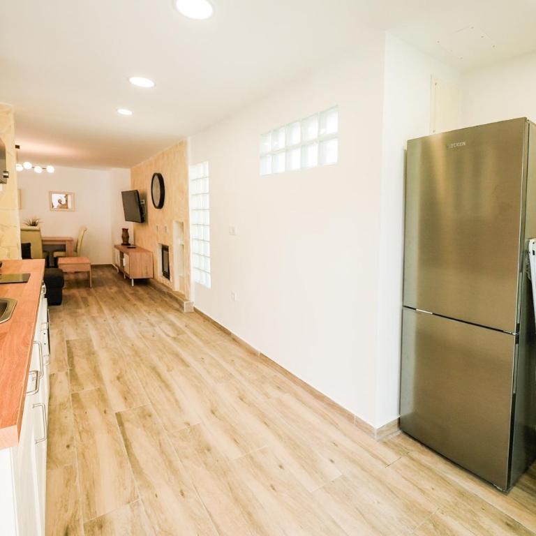 Casa LOMA con terreno privado y parking compartido - a 800m de Playa Poniente - Casa de 2 dormitorios - 16