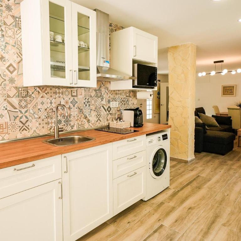 Casa LOMA con terreno privado y parking compartido - a 800m de Playa Poniente - Casa de 2 dormitorios - 31