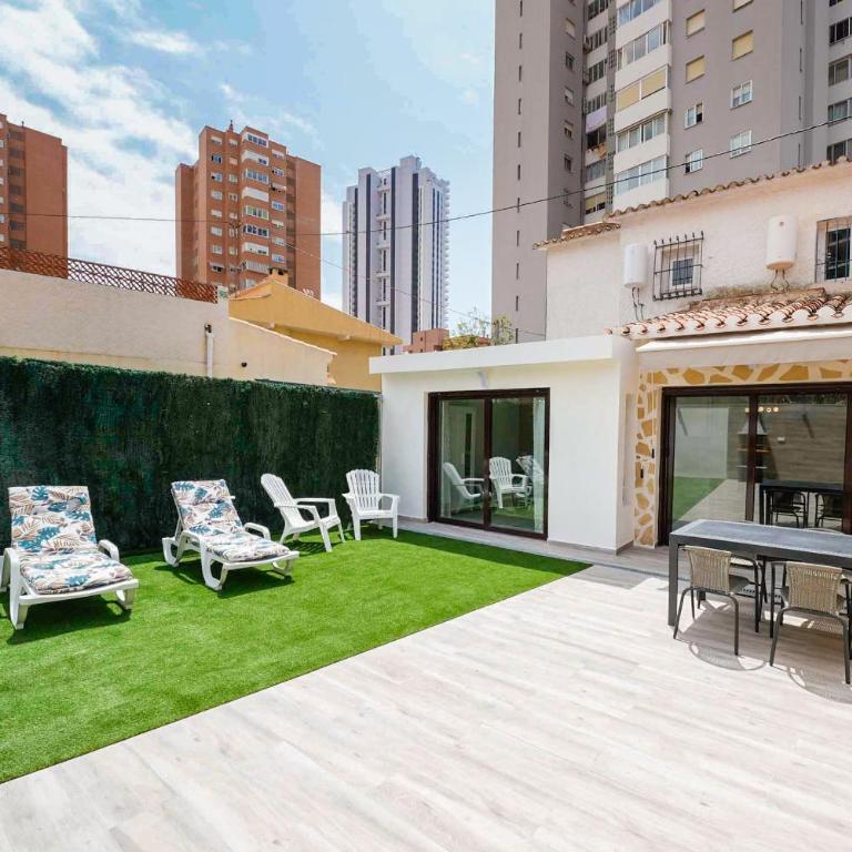 Casa LOMA con terreno privado y parking compartido - a 800m de Playa Poniente - Casa de 2 dormitorios - 1