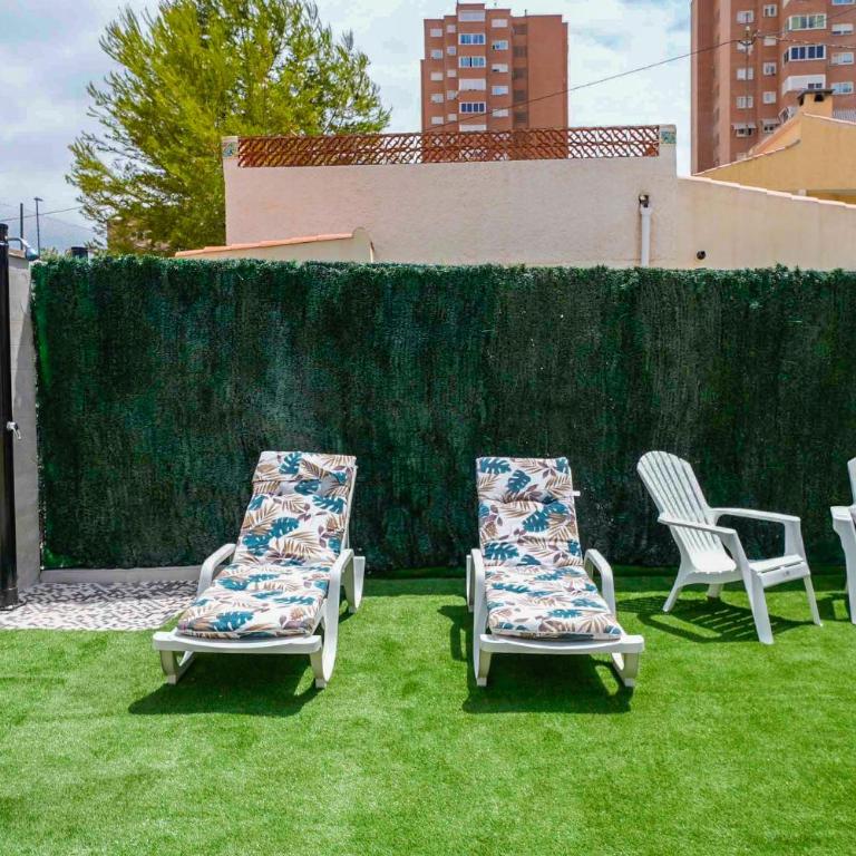 Casa LOMA con terreno privado y parking compartido - a 800m de Playa Poniente - Casa de 2 dormitorios - 35