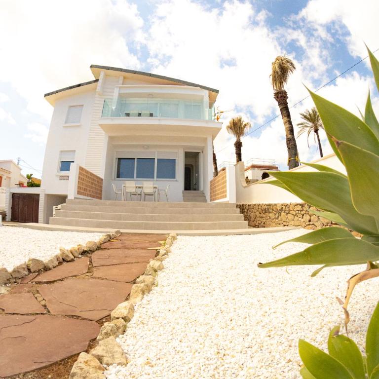 Vistas y terraza panorámica frente al mar en Denia, Las Rotas - Apartamento de 3 dormitorios con vistas al mar - 4