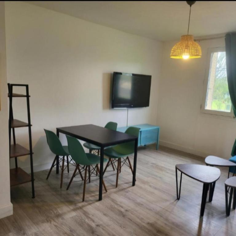 Le Temps d'un Séjour Clermont-Ferrand F3 2 chambres 1 chambre avec 1 lit simple et 1 chambre avec 2 lits doubles et 1 Garage - Appartement 2 Chambres - 3