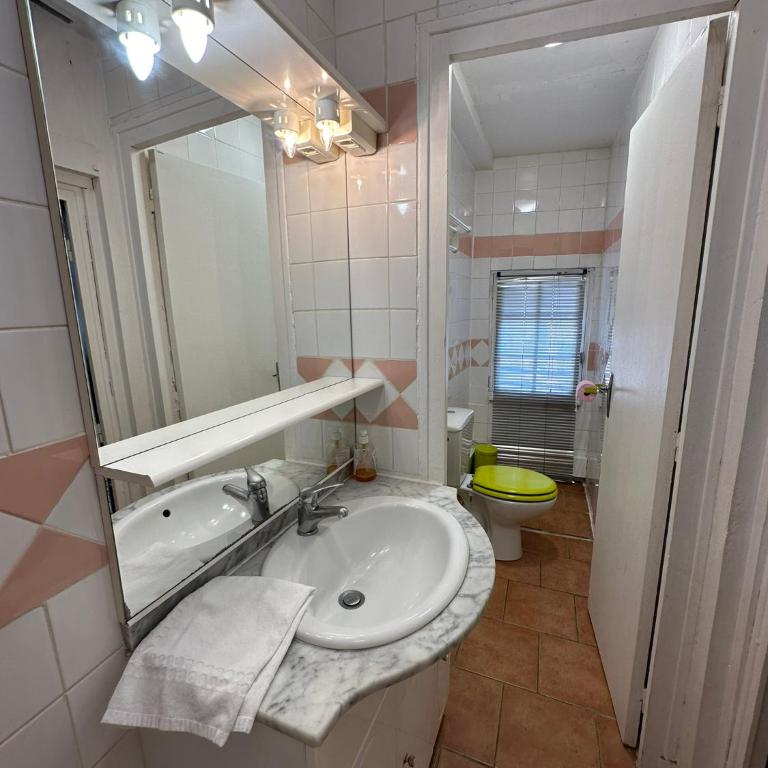 Gîtes Place Plumereau de Tours - One-Bedroom Apartment with View - 3