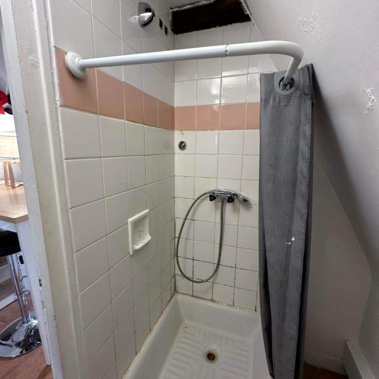 Gîtes Place Plumereau de Tours - One-Bedroom Apartment - 4