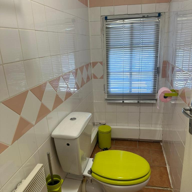 Gîtes Place Plumereau de Tours - One-Bedroom Apartment with View - 12