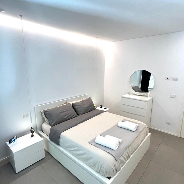 WHITE ROMA - elegant and comfortable - One-Bedroom Apartment with Terrace - 12