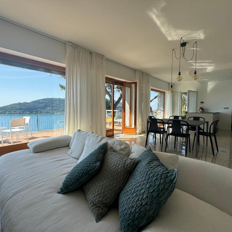 Exclusive designer apartment Facing Palmaria Island Spacious scenic terrace Bright Modern Interiors Fully equipped kitchen Air conditioning Private parking Up to 6 guests - Casa Vacanze - 47