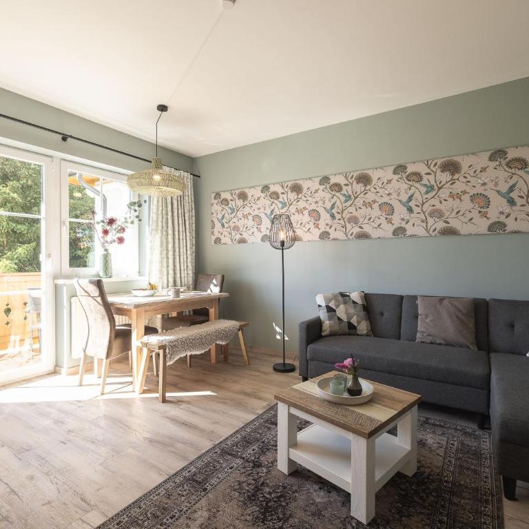 Feriendorf Wallenburg - Apartment mit 1 Schlafzimmer, Balkon und Bergblick - 1