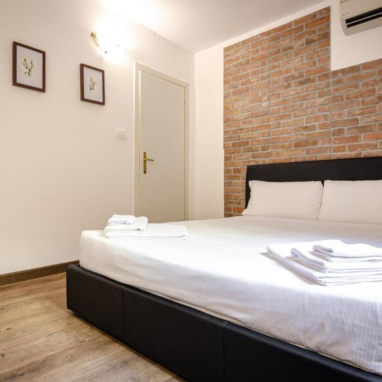Casa Zamboni - Two-Bedroom Apartment - 6