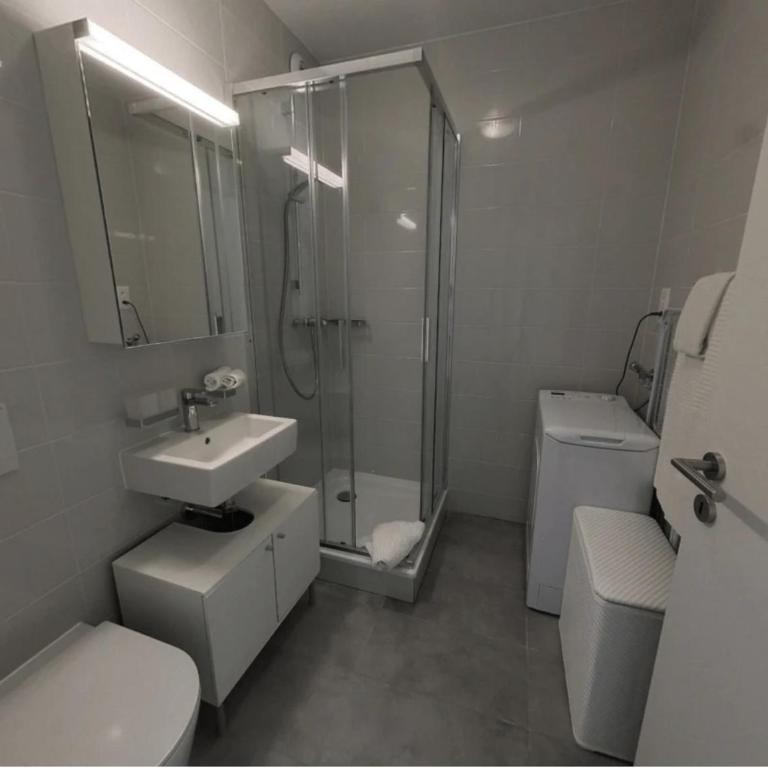 Modern 1 Bedroom Apartment with Balcony & Parking CFAlcea - Apartment mit 1 Schlafzimmer - 4