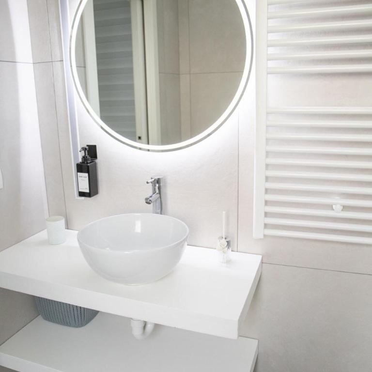WHITE ROMA - elegant and comfortable - One-Bedroom Apartment with Terrace - 13