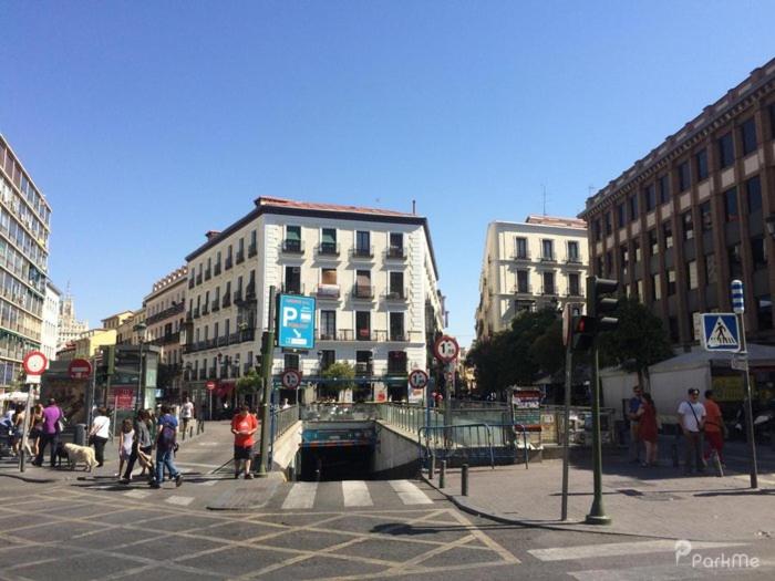 Puerta del Sol -de la Cruz Isabel I0 & Parking - Two-Bedroom Deluxe Apartment - 14