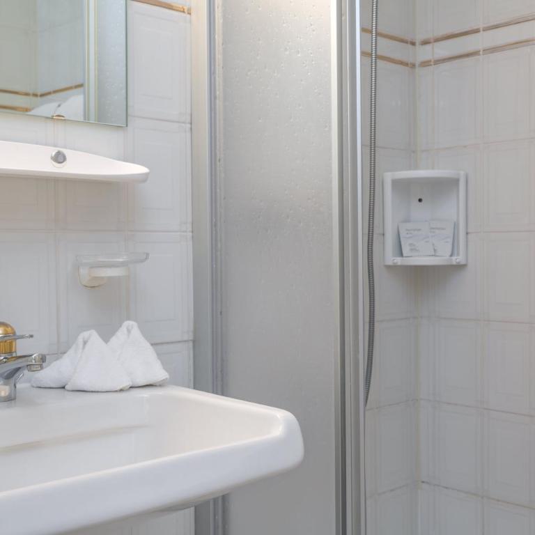 Hotel Helvetia Intergolf - Suite Familiale (2 Adultes + 2 Enfants) avec Balcon - Vue sur Montagnes - 1