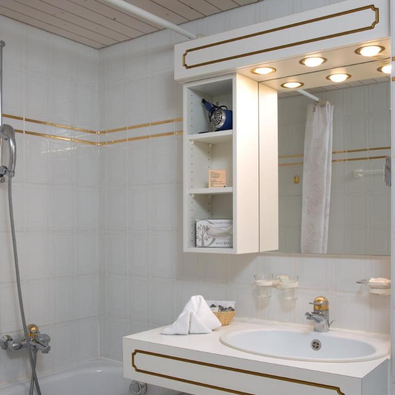 Hotel Helvetia Intergolf - Suite Familiale (2 Adultes + 2 Enfants) avec Balcon - Vue sur Montagnes - 2